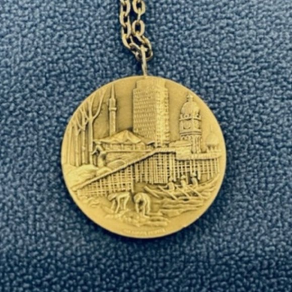 NWOT Pewter Medallion from Kuala Lumpur Malaysia - Picture 2 of 3